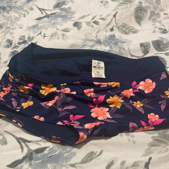 NWT Pink vs swim shorts - Picture 2 of 3